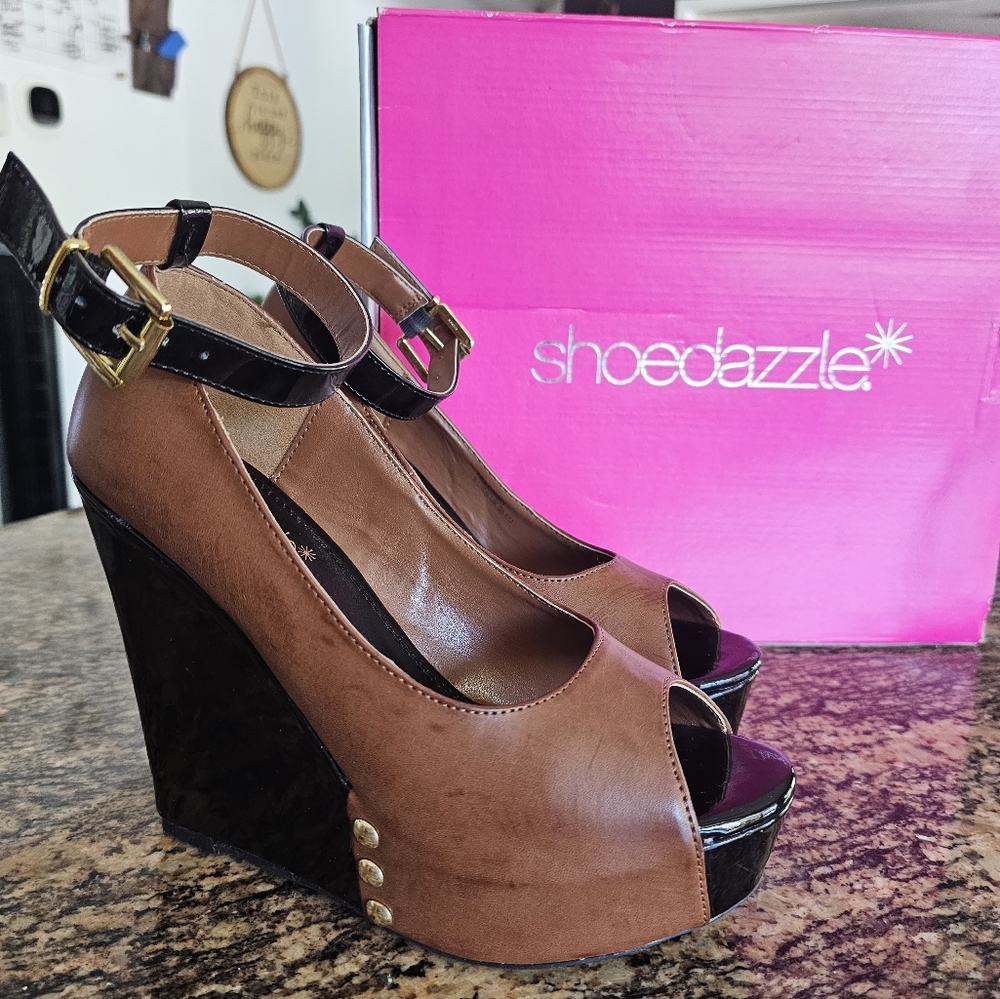 Shoedazzle Mulberry Black & Brown Platform Wedge Size 8